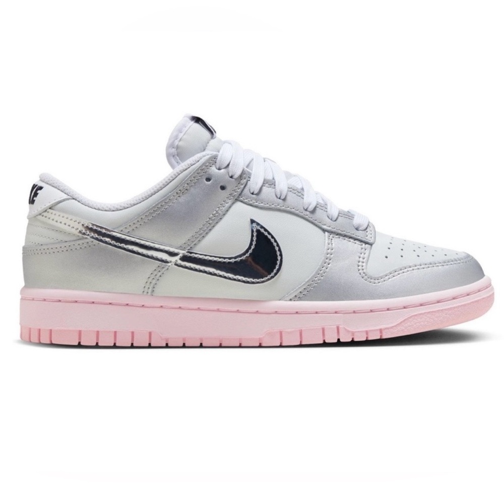 Nike Women's White and Pink Sneakers